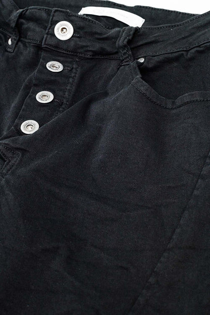 Exposed buttons skinny jeans in black
