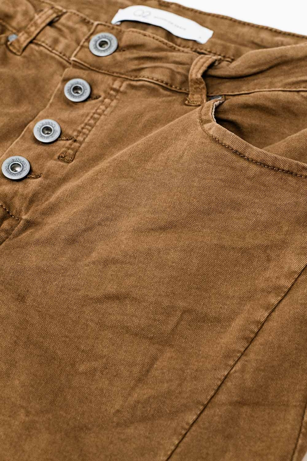 Exposed buttons skinny jeans in brown