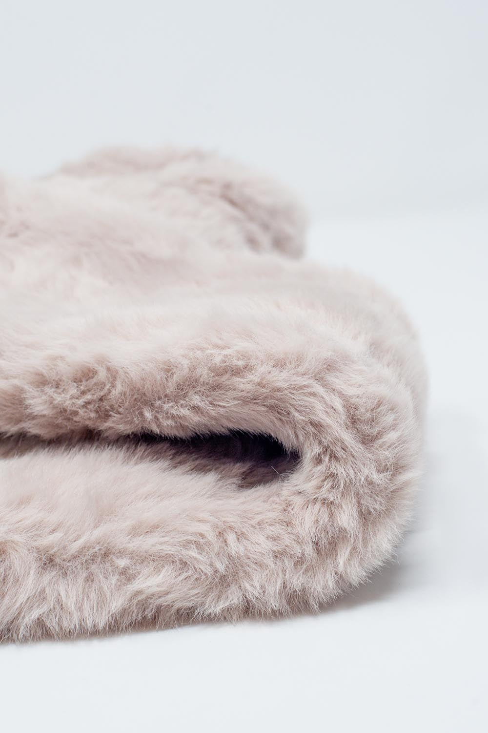 Faux fur collar in ecru