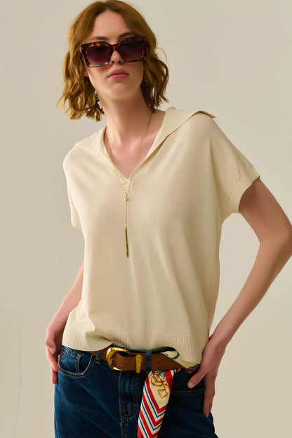 fine knit polo shirt in beige with short sleeves