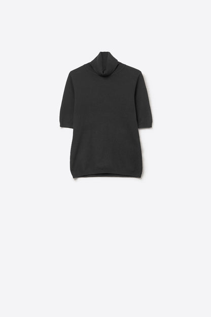 Q2 Fine knit sweater in black with a high neck and elbow-length sleeves