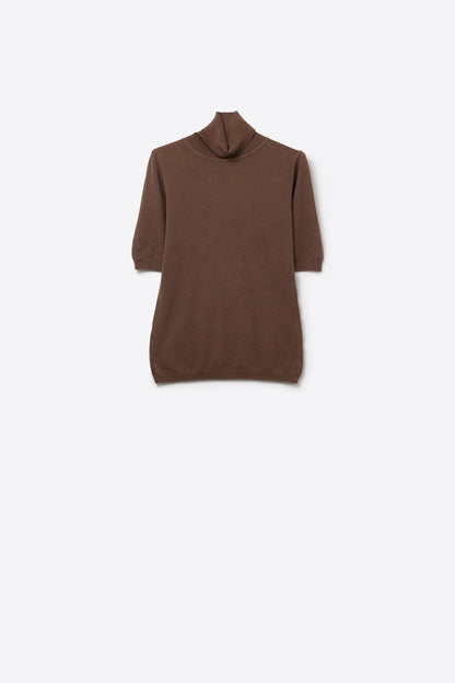Q2 Fine knit sweater in brown with a high neck and elbow-length sleeves
