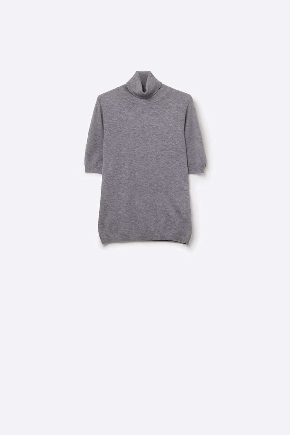Q2 Fine knit sweater in grey with a high neck and elbow-length sleeves