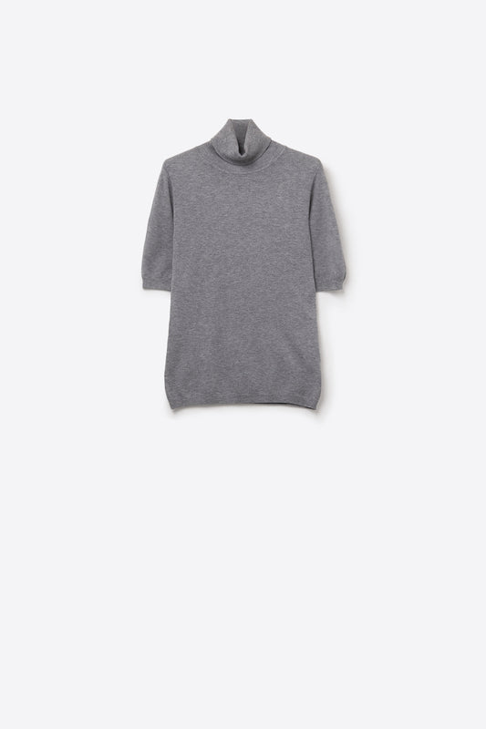 Q2 Fine knit sweater in grey with a high neck and elbow-length sleeves