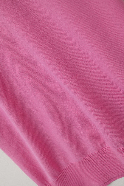 Fucshia turtleneck sweater with fitted short sleeves