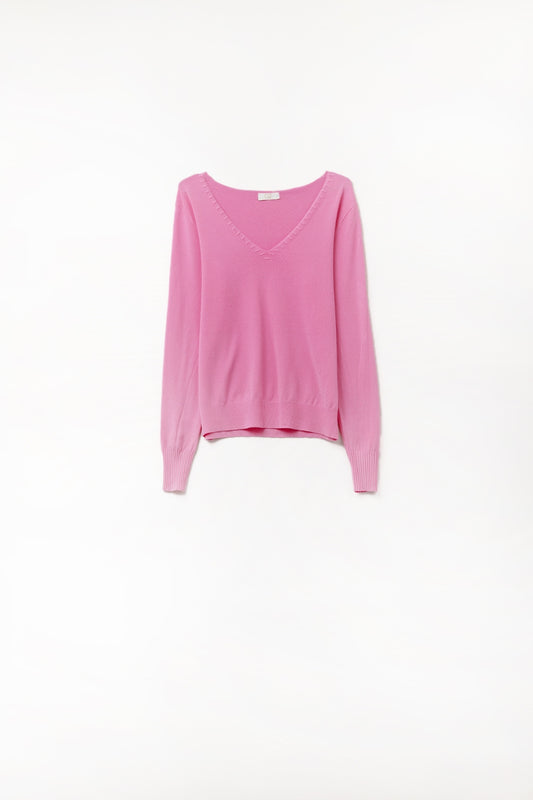 Q2 Fuschia sweater with V neckline