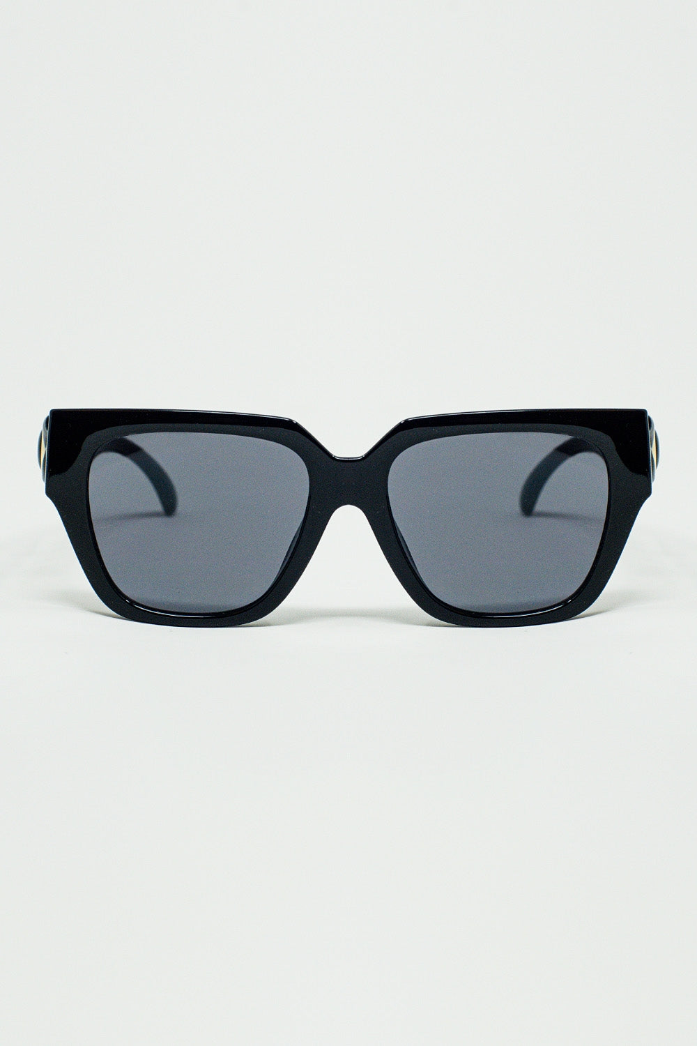 Q2 geometric thick black sunglasses with black lens