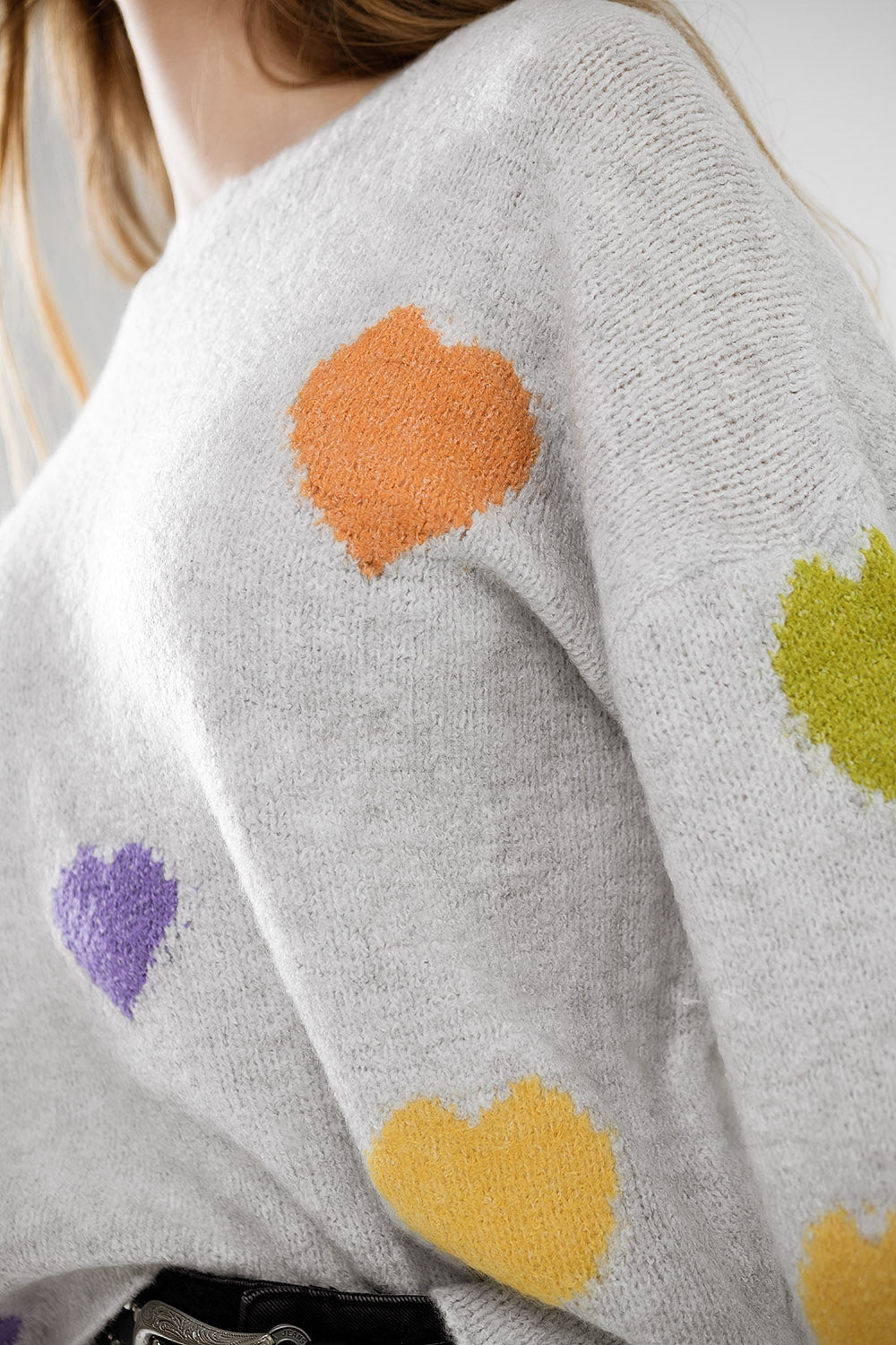 Grey sweater with boat neck and heart print