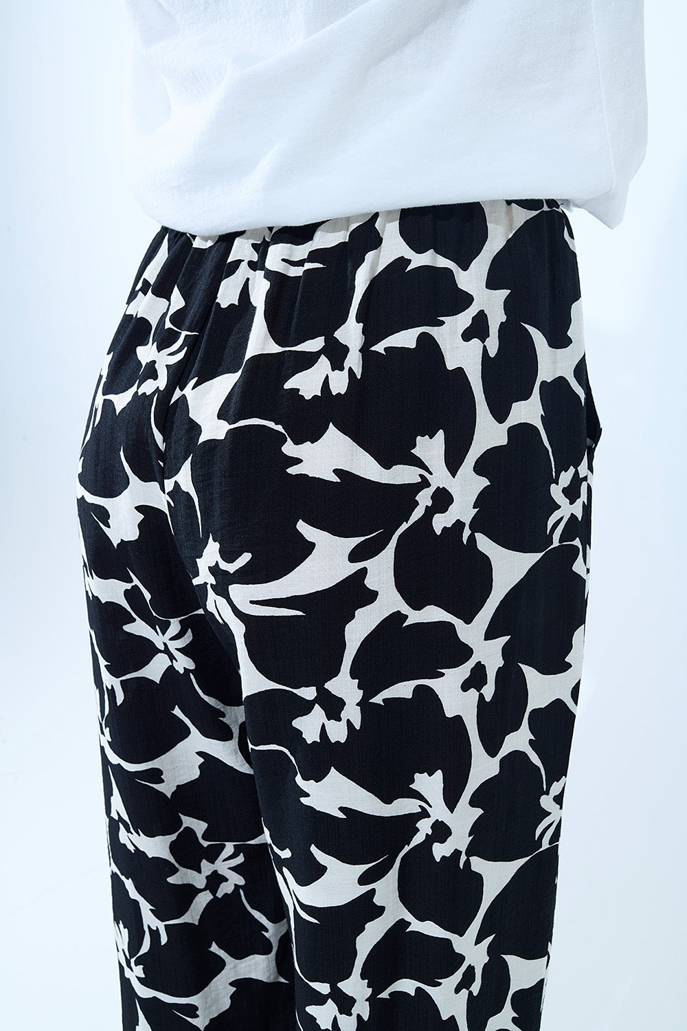Hawaiian Floral Print Straight Pants in Black and White