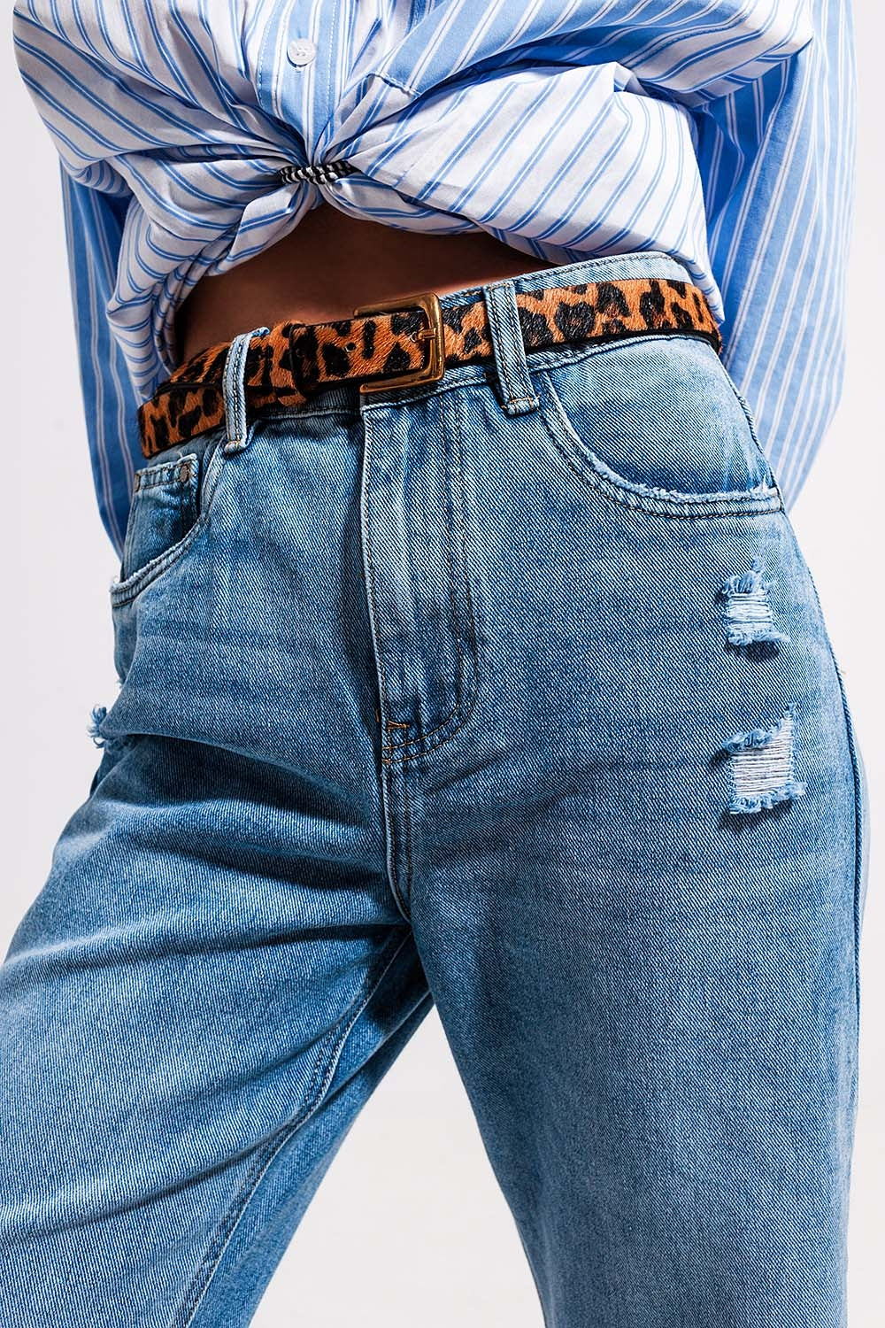 High waist jeans with split hem in vintage wash