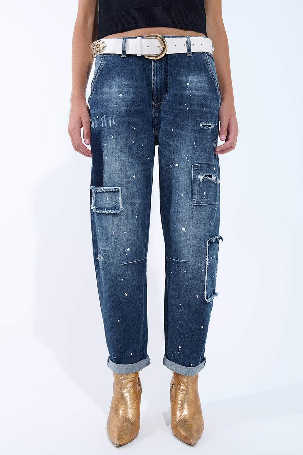 Q2 Loose-fitting jeans with distressed patches and paint details