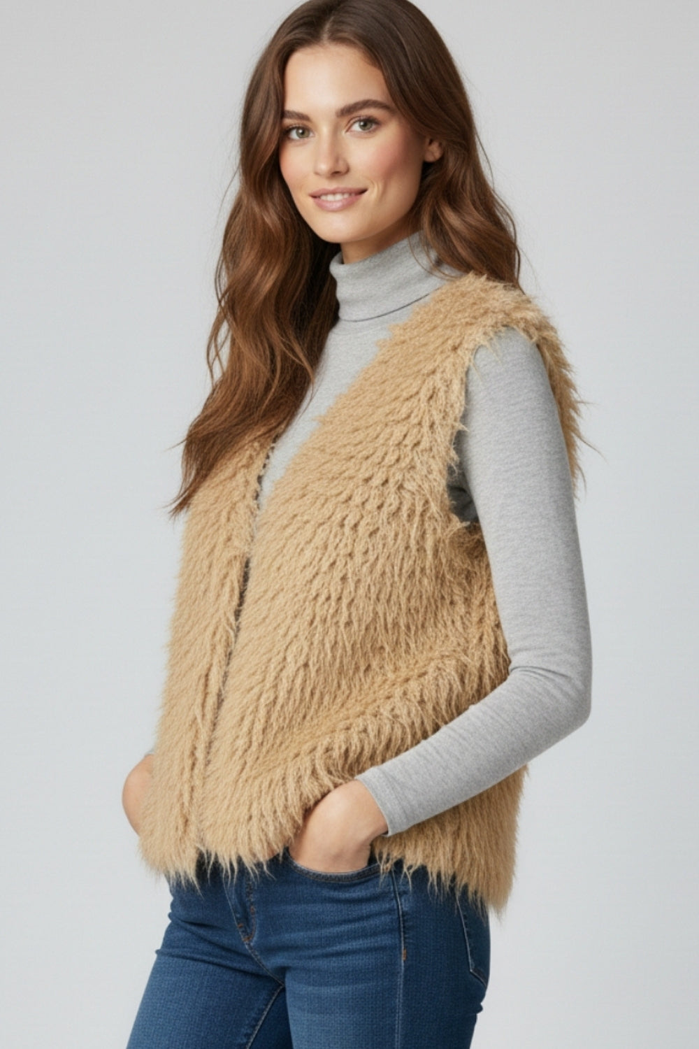 Luxurious vest with beige long-haired texture