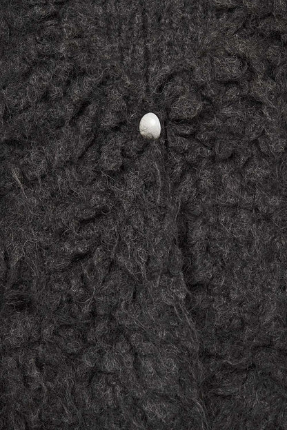 Luxurious vest with black long-haired texture