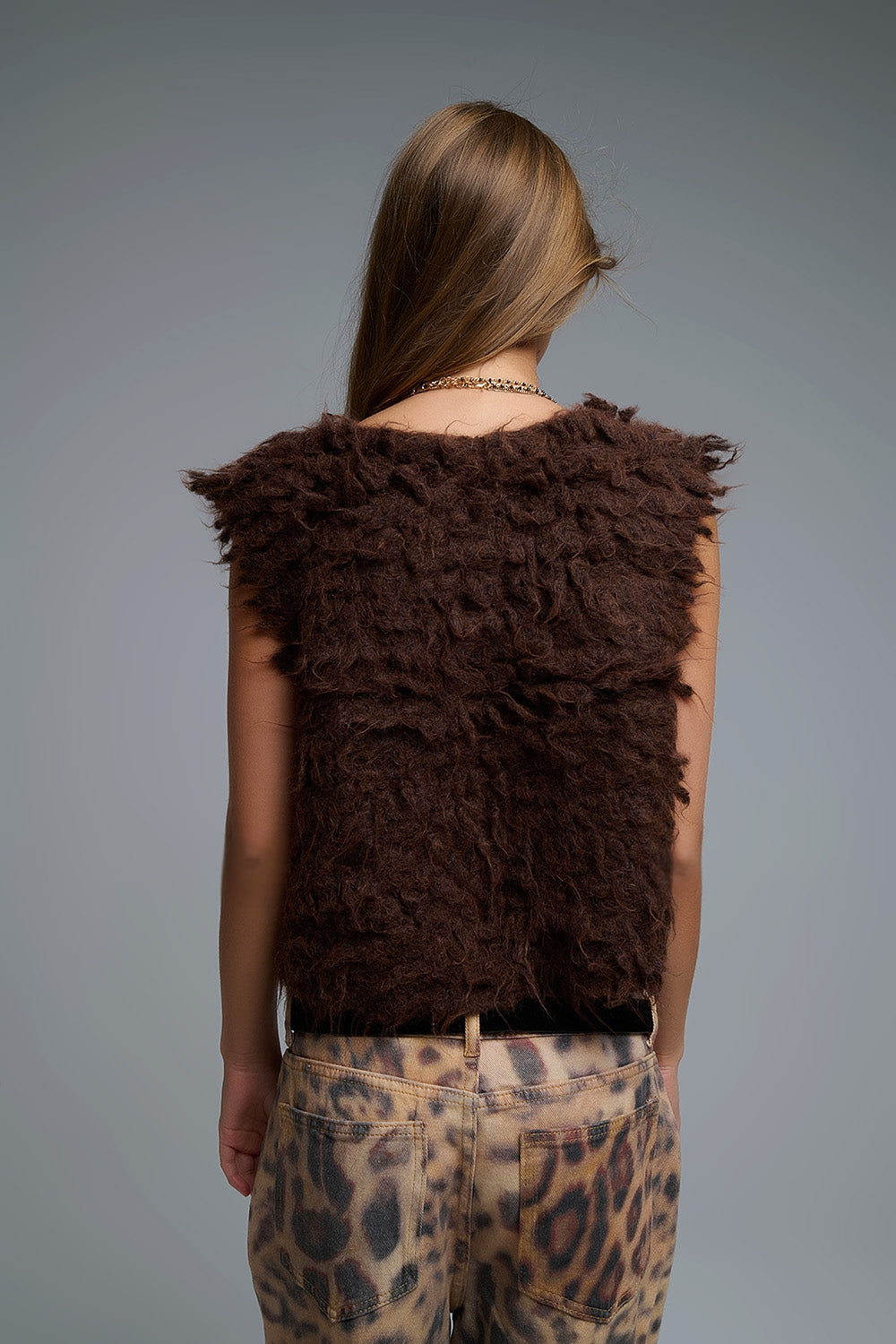Luxurious vest with brown long-haired texture