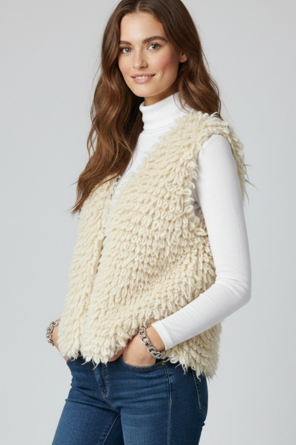 Luxurious vest with white long-haired texture