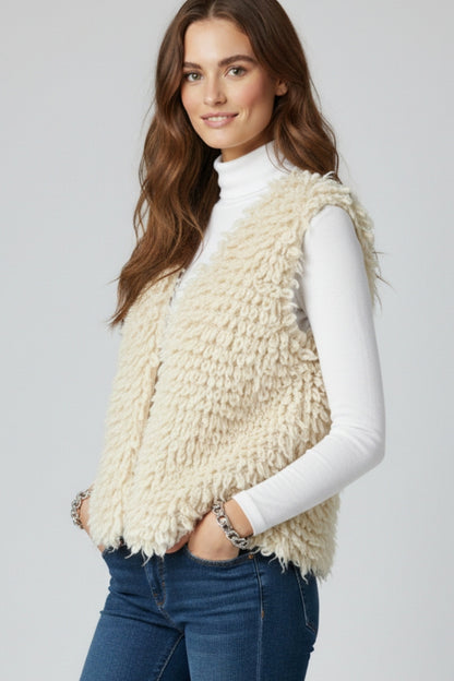 Luxurious vest with white long-haired texture