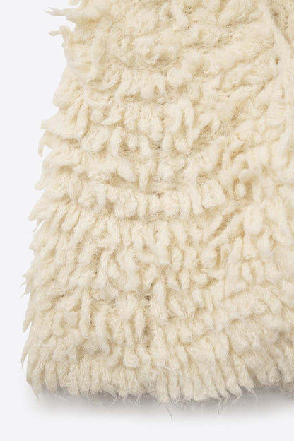 Luxurious vest with white long-haired texture