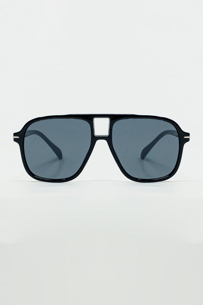 Q2 Oval Aviator Suglasses With Smoke Black Lens in Black