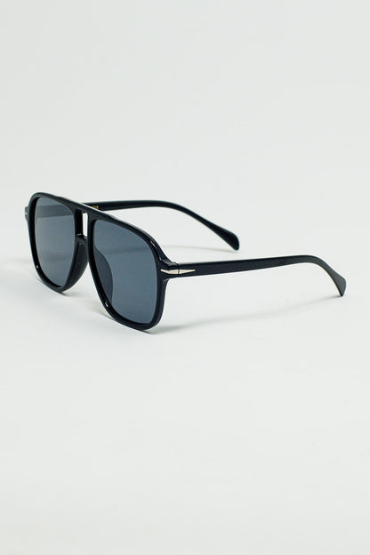 Oval Aviator Suglasses With Smoke Black Lens in Black
