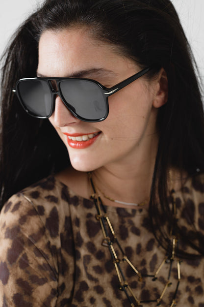 Oval Aviator Suglasses With Smoke Black Lens in Black