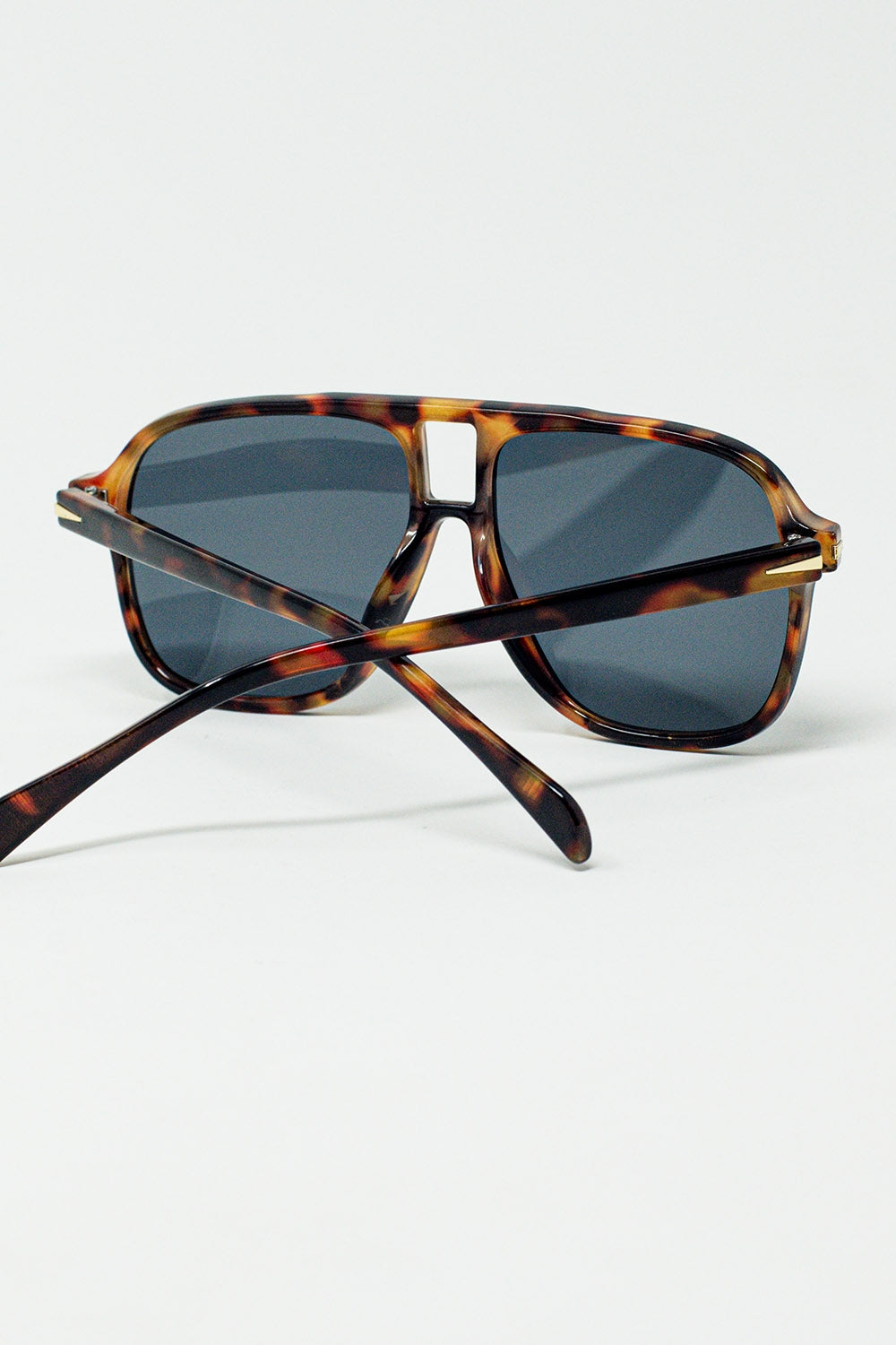 Oval Aviator Suglasses With Smoke Black Lens in Tortoise Shell