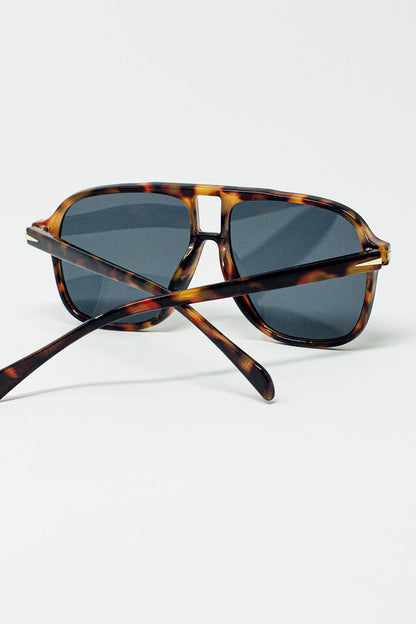Oval Aviator Suglasses With Smoke Black Lens in Tortoise Shell