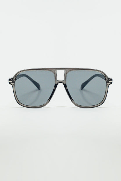 Q2 Oval Aviator Suglasses With Smoke Gray Lens in Gray