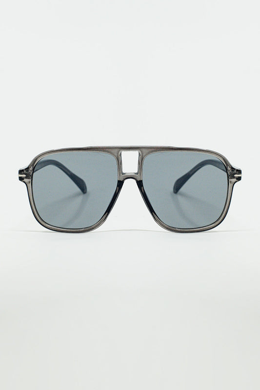 Q2 Oval Aviator Suglasses With Smoke Gray Lens in Gray
