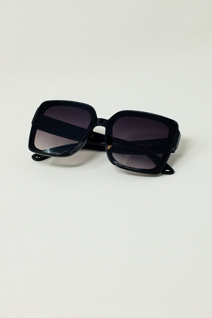 Oversized Cat Eye Sunglasess in Black