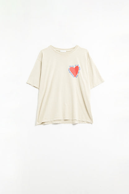 Q2 Relaxed beige T-shirt featuring a heart design on both the front and back