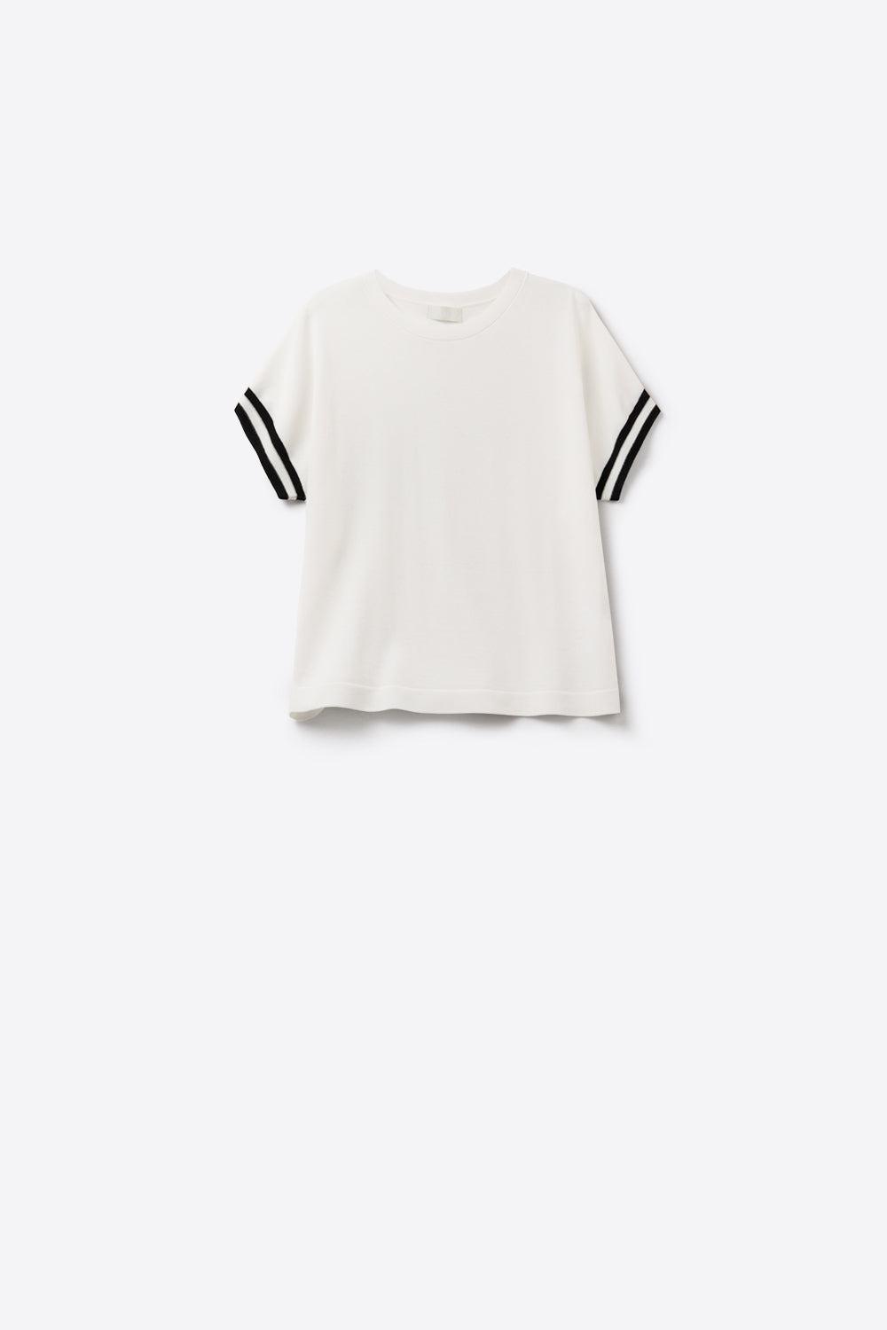 Q2 relaxed fit Sweater In White with black contrast detail