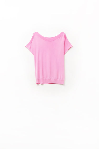 Q2 Relaxed fucsia boatneck sweater with dropped sleeves