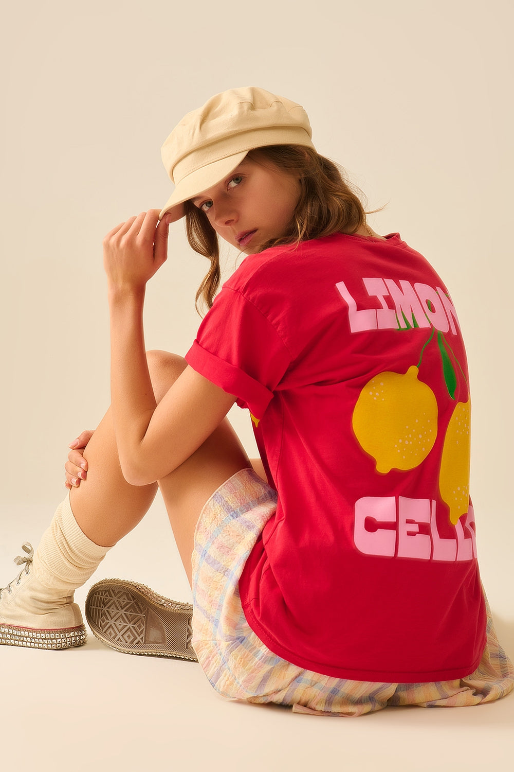Q2 relaxed red t-shirt with lemon print made in Italy
