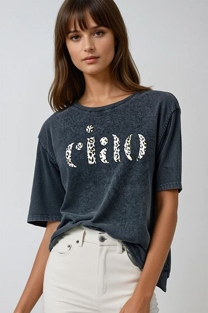 Q2 relaxed stonewashed Black T-shirt With Ciao in Leopard Print