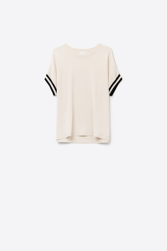 Q2 relaxed Sweater In beige with black contrast detail