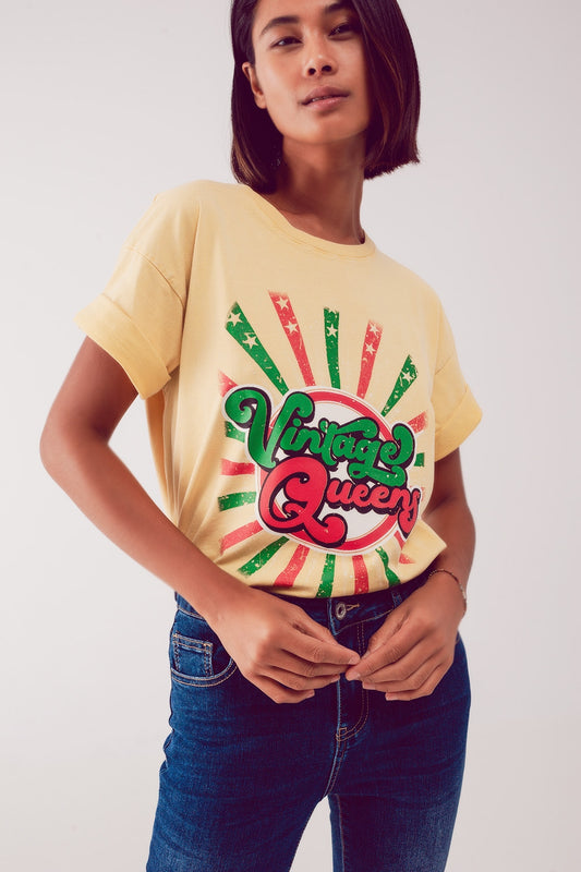 Q2 Relaxed t shirt with yellow Vintage Queens graphic print