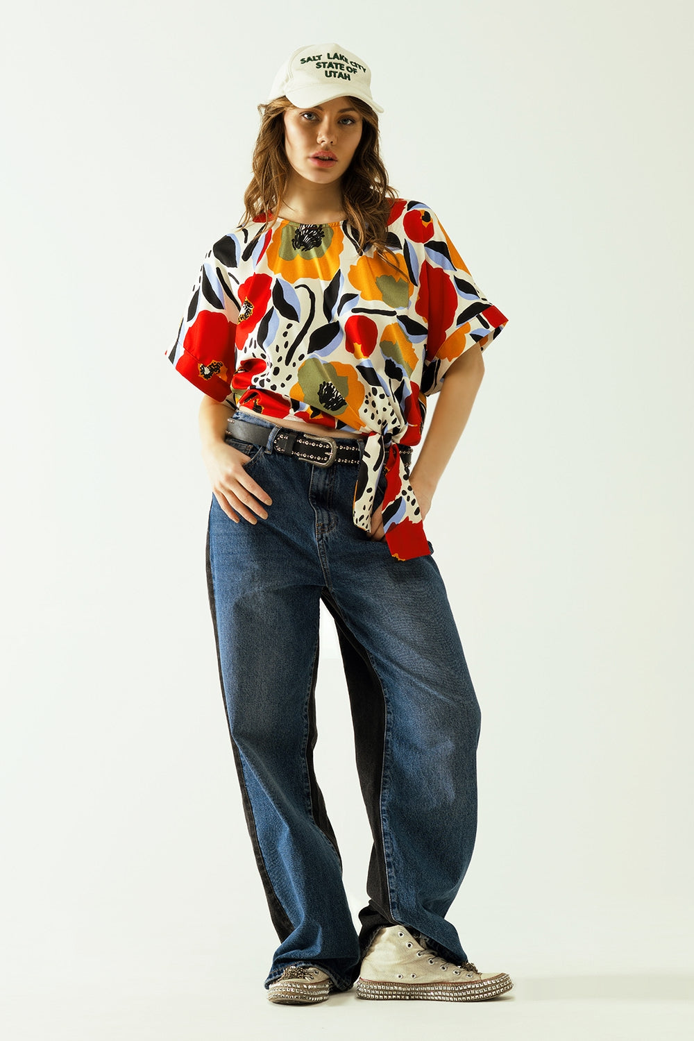 Relaxed white blouse with poppies designs and short sleeves