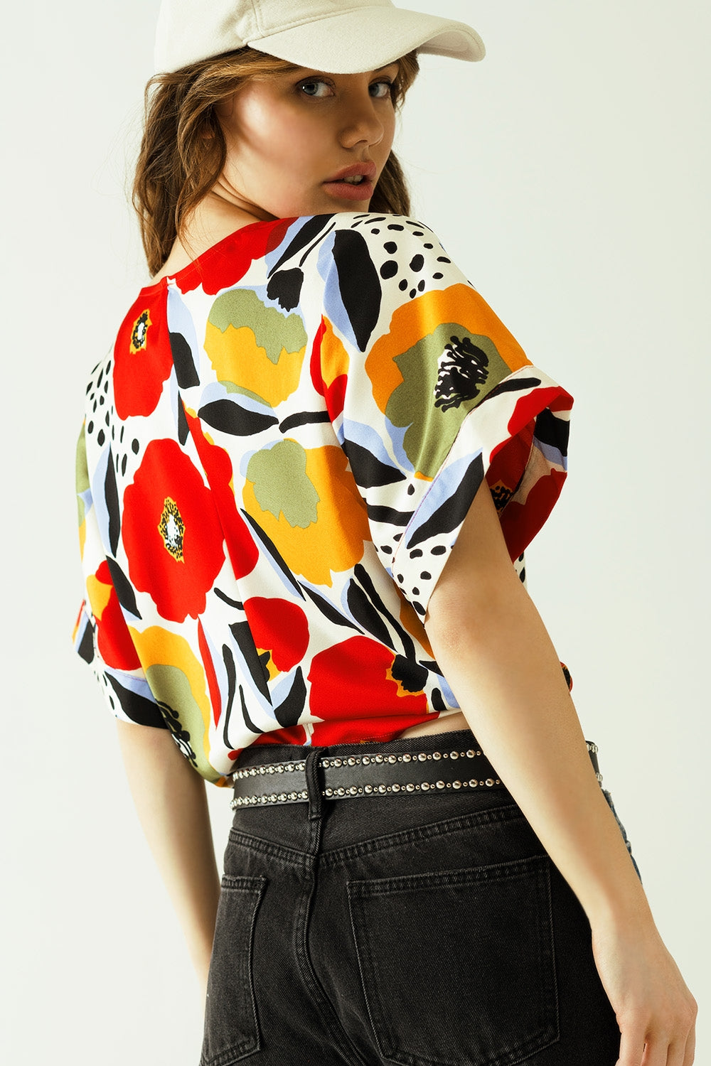 Relaxed white blouse with poppies designs and short sleeves