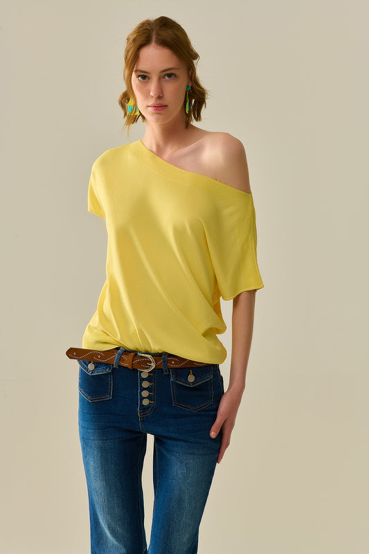 Q2 Relaxed yellow boatneck sweater with dropped sleeves
