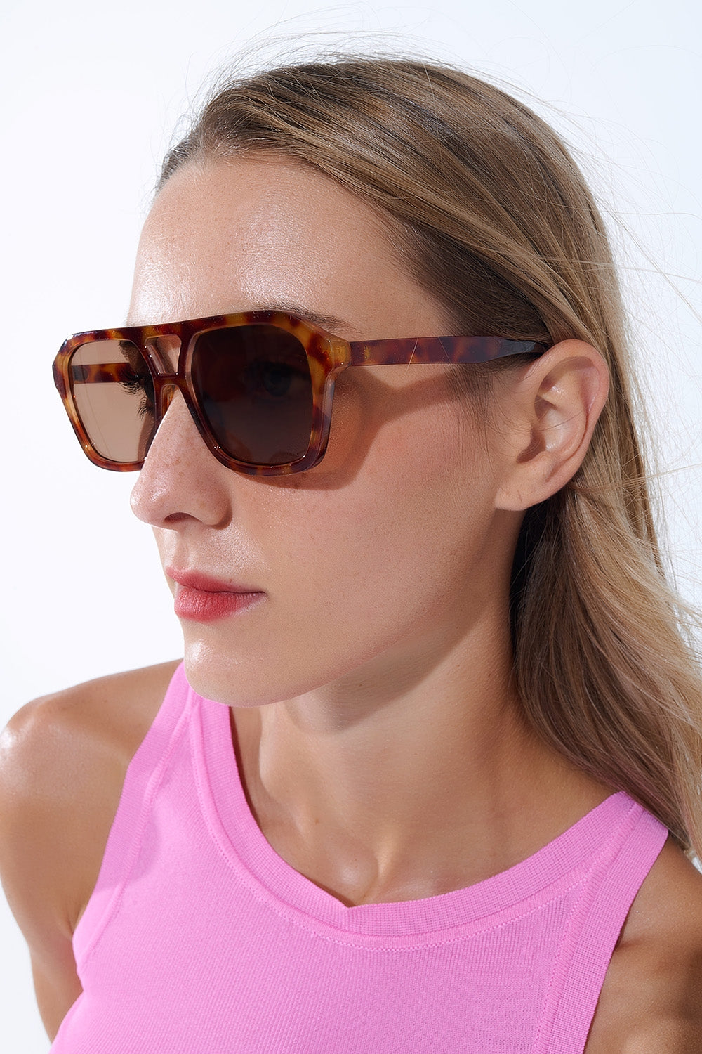 Retro Style Sunglasses with camel Tortoise Shell frames and black lenses
