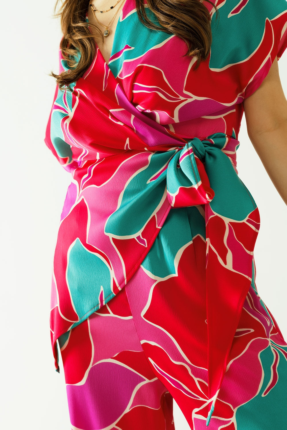 Satin Short sleeves top with floral design and a knot detail