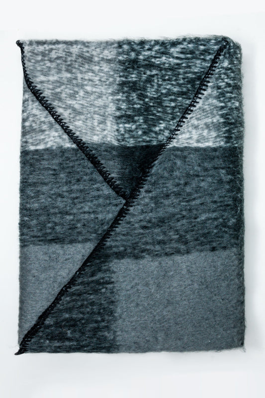 Q2 Scarf in black and white