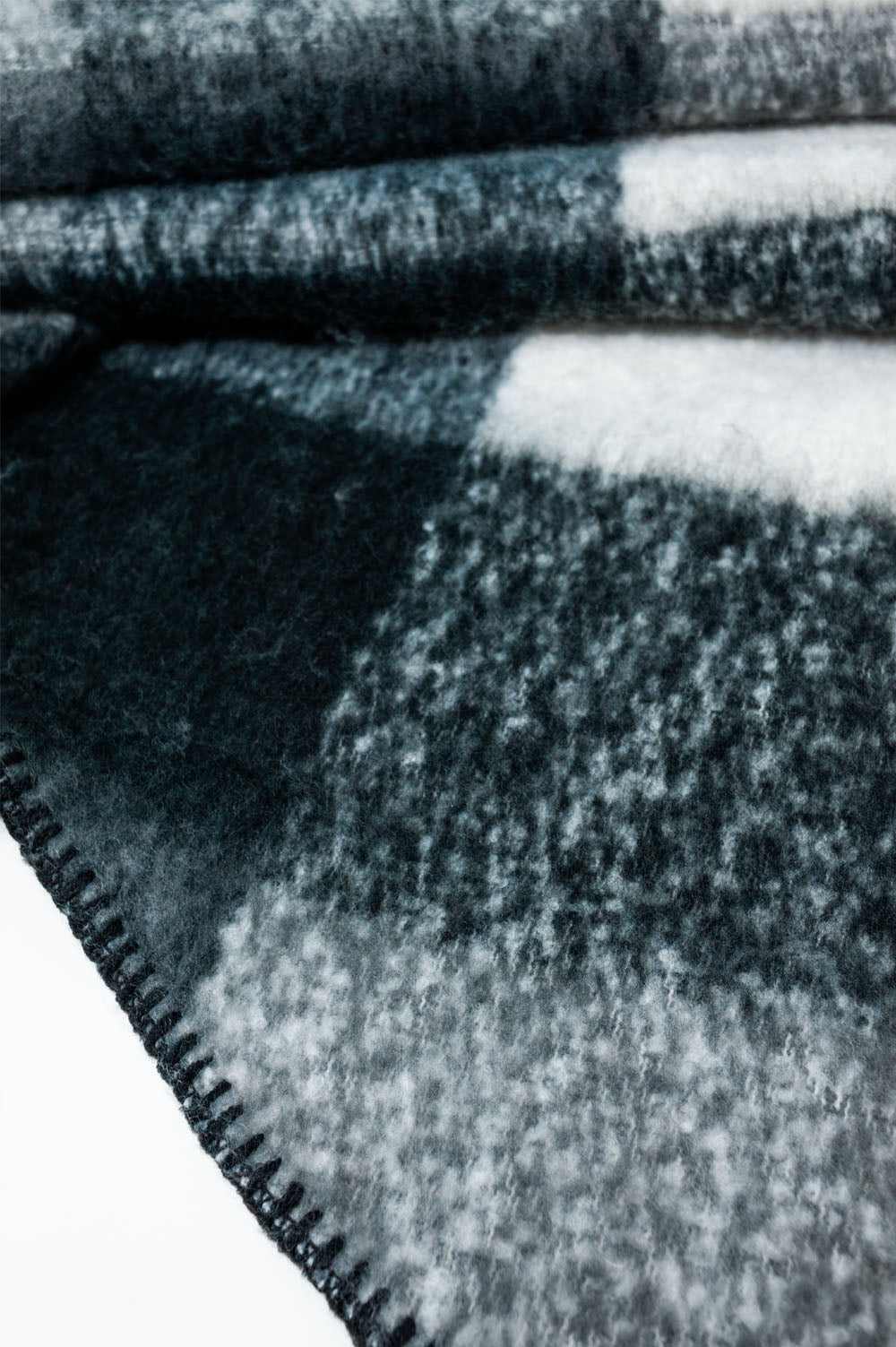 Scarf in black and white