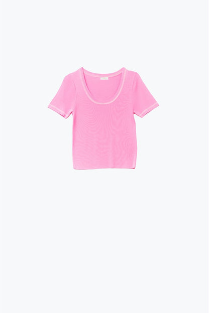 Q2 Short Sleeve sweater In pink With Silver Seam at Round Neck