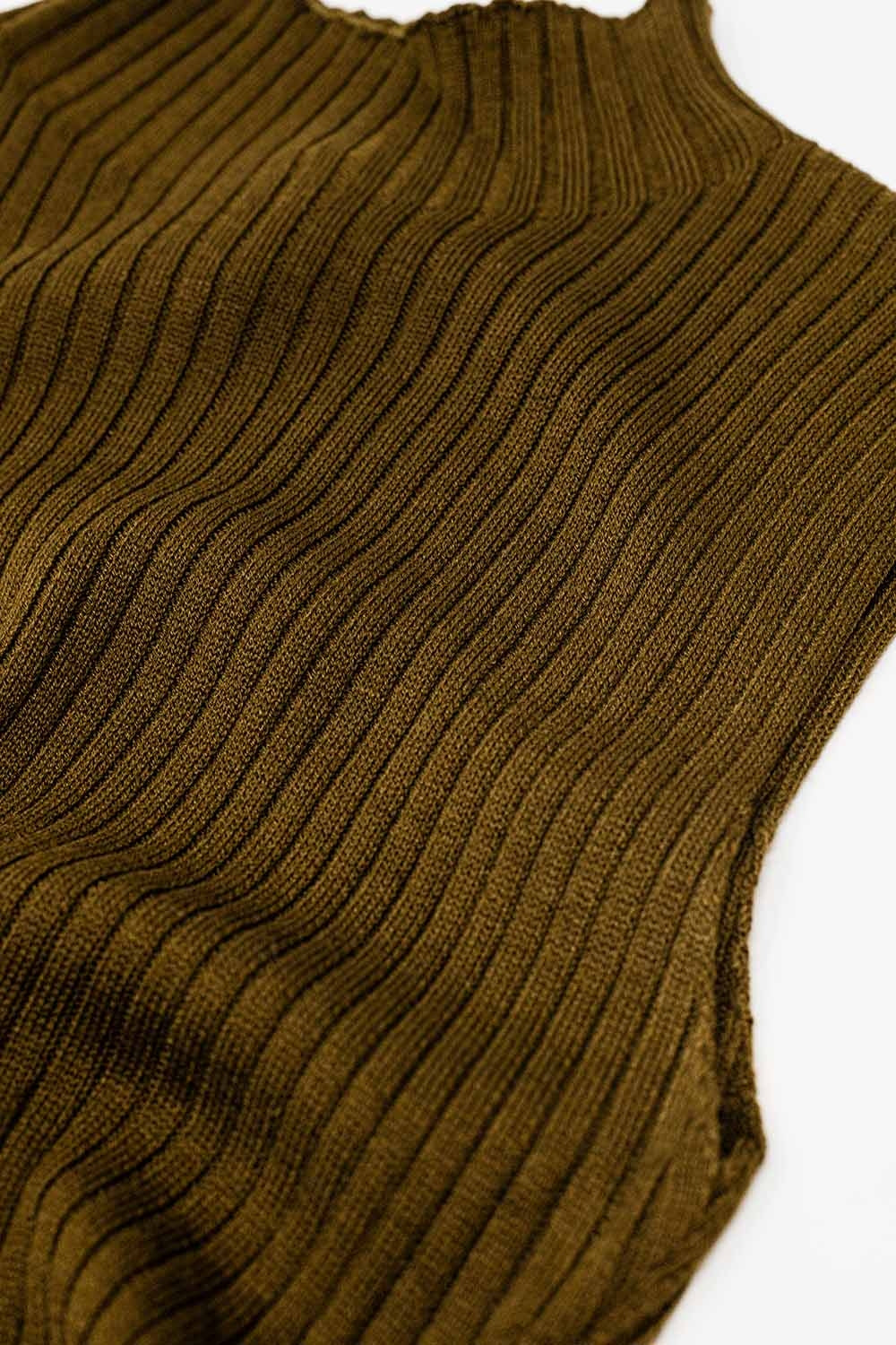 Sleeveless fine knit wool sweater in brown