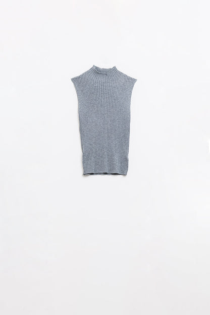 Q2 Sleeveless fine knit wool sweater in grey