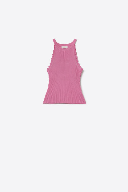 Sleeveless pink top with wave details