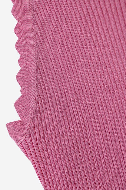 Sleeveless pink top with wave details