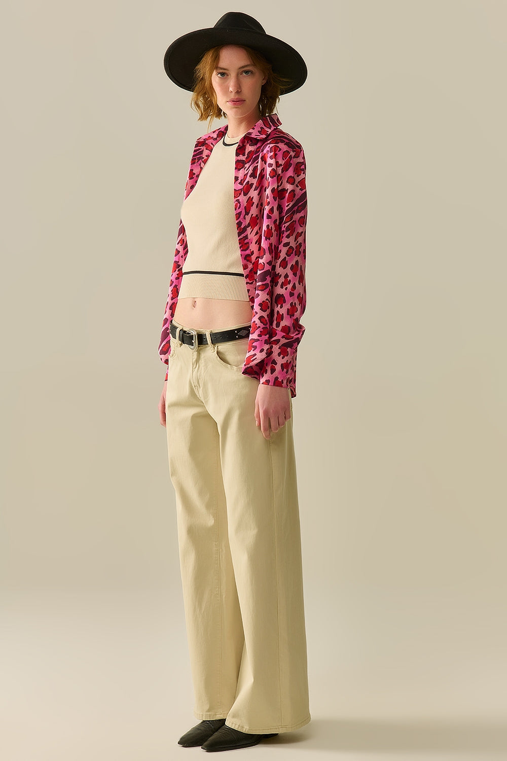 Sleeveless Sweater In Beige Featuring detail Black Lines