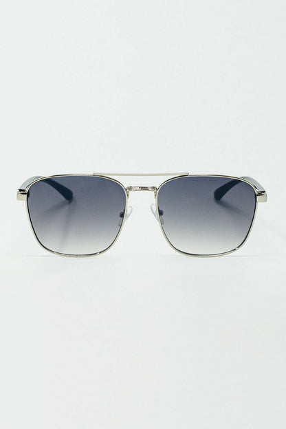 Q2 Squared Metal Sunglasses in Gray Smoke Lens